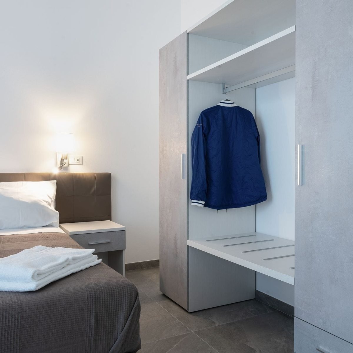 du lac apartments Desenzano del Garda Italy apartments app